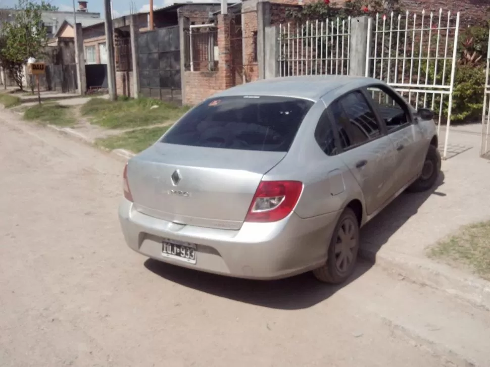 EL SYMBOL. En este auto se movilizaban los ladrones que robaron el Bora.  