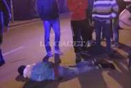 Vecinos de Barrio Sur atraparon y golpearon a un motoarrebatador