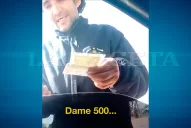 Difunden el video de un presunto municipal cobrando una coima