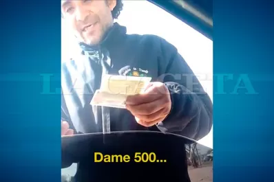 Difunden el video de un presunto municipal cobrando una coima