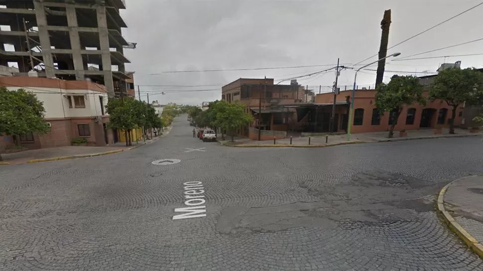 Los amenazaron con un arma y les robaron hasta las zapatillas