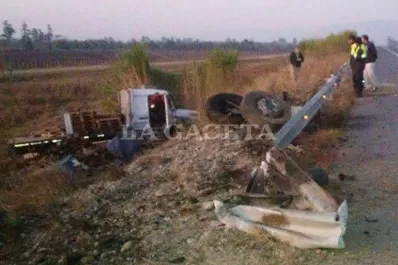 Manejaba por la ruta 38, se durmió y fue a parar con el camión a la banquina