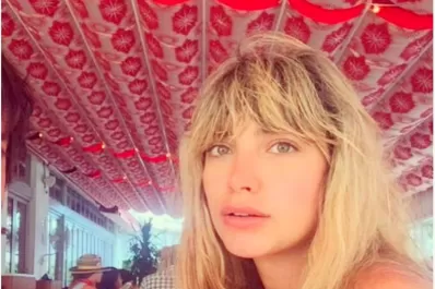 Solange Abraham deslumbra con su bikini dorado en Miami