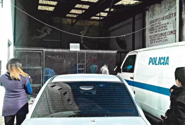EL LUGAR. Para salir de la alcaldía de la ex Brigada se deben cruzar varias puertas que están cerradas. la gaceta / foto de gustavo rodríguez