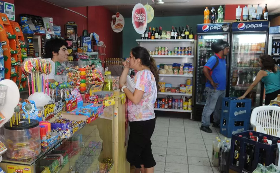 DRUGSTORES Y QUIOSCOS. Las ventas caen y los costos suben. ARCHIVO