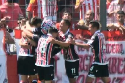 El error de Goicoechea que le permitió ponerse en ventaja a Chacarita