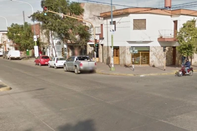Intentó robarle a una mujer y terminó golpeado por ella y por los vecinos