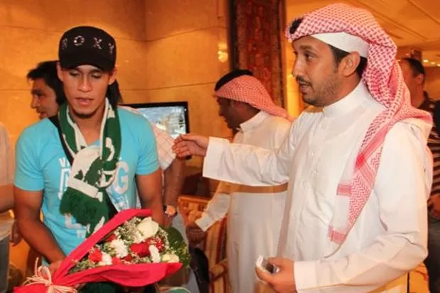 CON HONORES. Palomino es recibido con flores en Arabia Saudita, en 2011.   