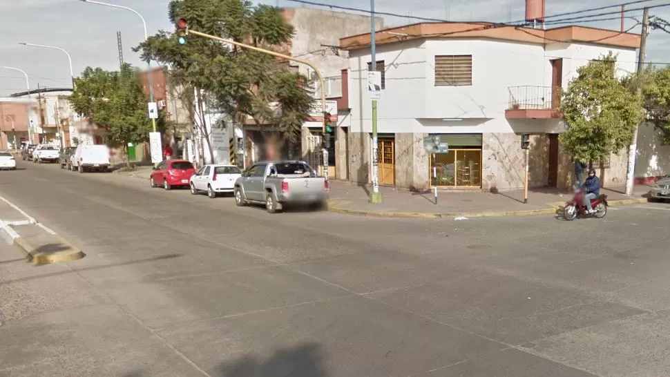 CORRIENTES Y EJÉRCITO DEL NORTE. El ladrón fue aprehendido y trasladado a la comisaría. CAPTURA DE MAPS. 