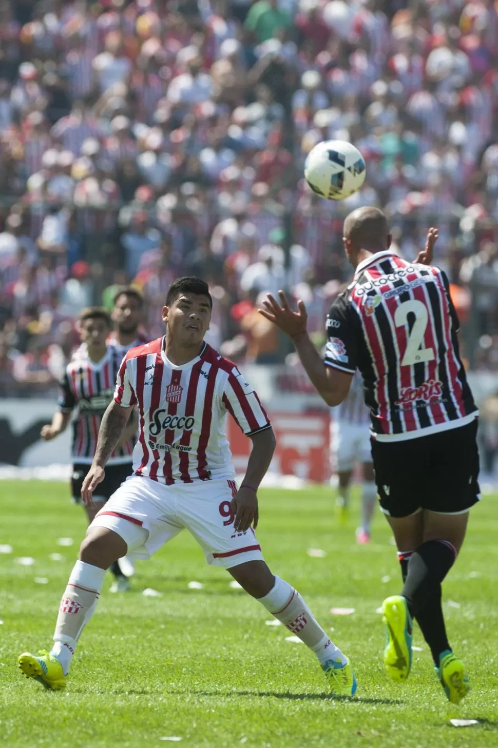 SE LE NEGÓ EL GOL. Lentini tuvo en sus pies el empate, pero tiró por arriba. la gaceta / foto de DIEGO ARAOZ