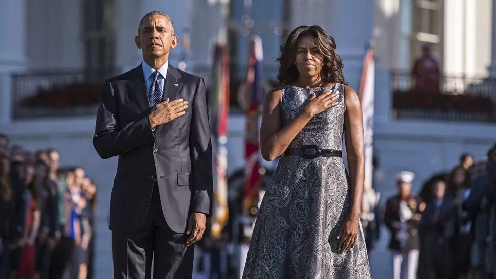 OBAMA Y MICHELLE. El minuto de silencio dedicado en el aniversario 14 del ataque. FOTO TOMADA DE ELCOMERCIO.ES