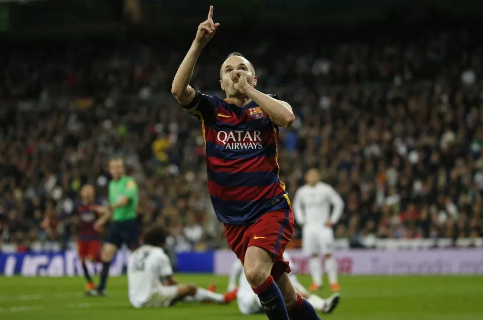 EL TITIRITERO DEL MEDIO CAMPO. Andrés Iniesta es el cerebro que maneja siempre a Barcelona. reuters 