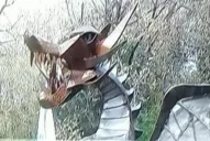 Un ex funcionario de Daniel Scioli escondía una caja fuerte en la estatua de un dragón