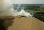 Video: decenas de incendios consumen los campos a diario y así se lo ve desde el aire