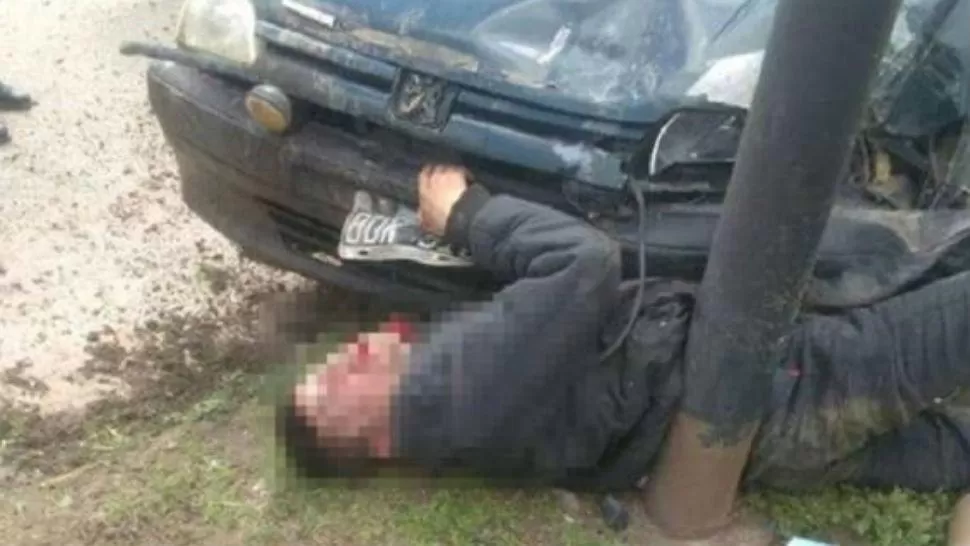 Persiguió a un delincuente y lo aplastó con el auto