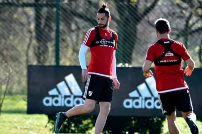 Larrondo quedó afuera del plantel de River que jugará con San Martín (SJ)