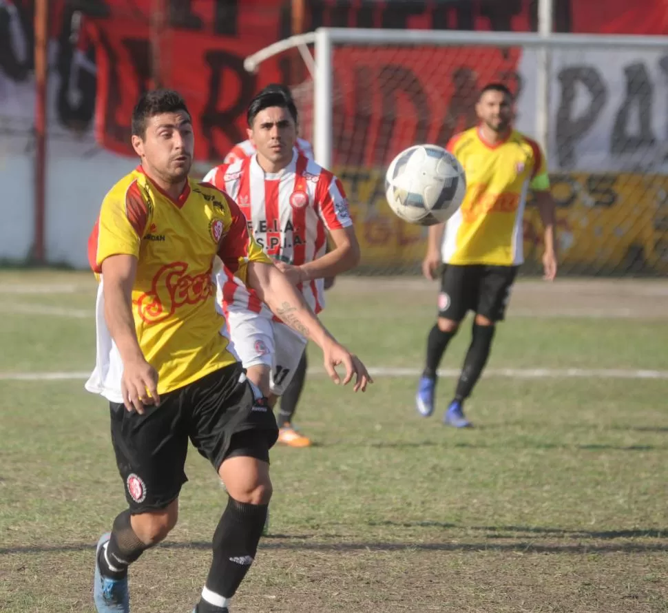 LA PRIMERA ALEGRÍA. Hasan Jadur jugó un buen partido para Sportivo Guzmán, que ganó y dejó sin invicto a Bella Vista. la gaceta / fotos de Antonio Ferroni