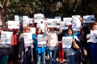 Docentes e investigadores de la UNT reclamaron estabilidad laboral