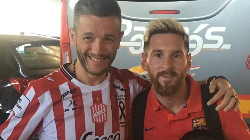 DANIEL GALINA JUNTO A MESSI