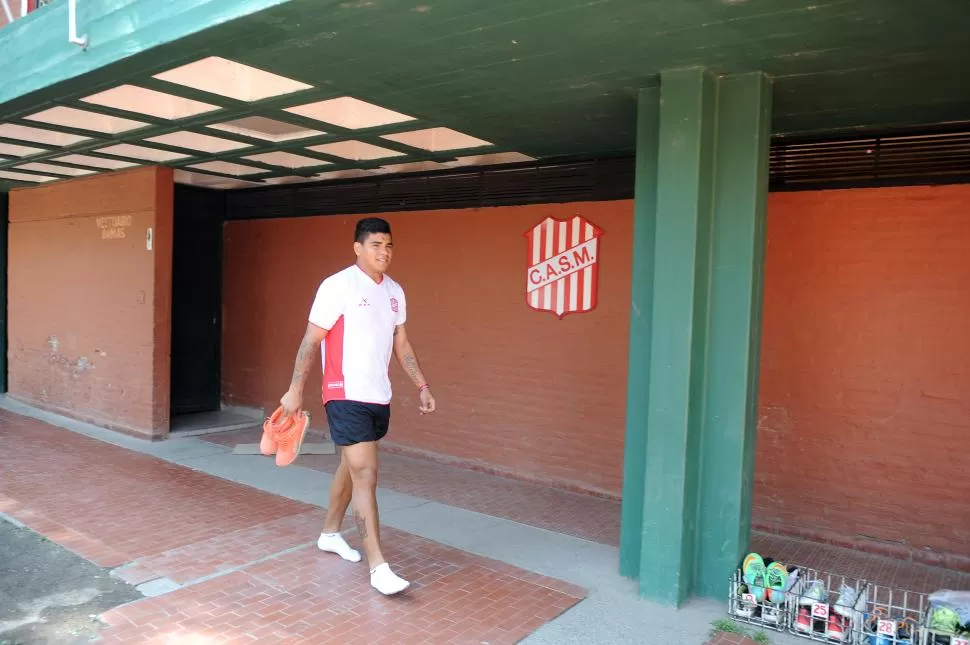 ENTRE ALGODONES. Lentini tiene un golpe en su tobillo izquierdo; sin embargo llegaría sin problemas al duelo con Crucero. la gaceta / foto de franco vera