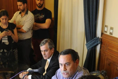 Manzur decretó la urgencia y Jaldo pegó el faltazo