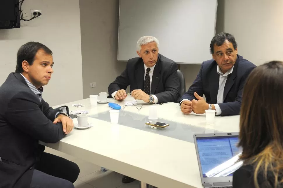 EL DEBATE POR LOS FONDOS PÚBLICOS. De izquierda a derecha, Zelaya, Jantus y Aguirre defienden la iniciativa. LA GACETA/FOTO DE HÉCTOR PERALTA