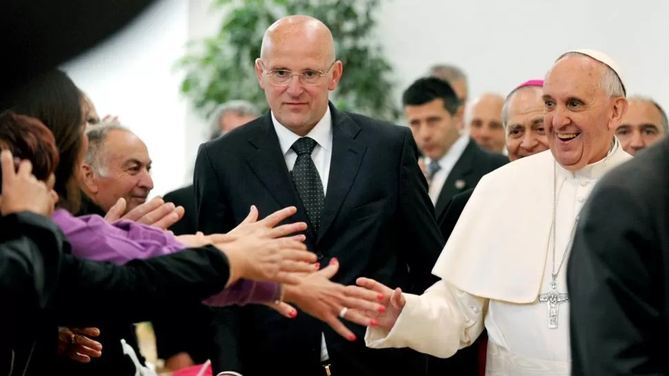 DOMENICO GIANI Y EL PAPA FRANCISCO. El evento se celebrará el día del cumpleaños n° 80 del sumo Pontífice. FOTO TOMADA DE ISOLADIPATMOS.COM 