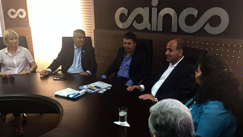 RELACIONES INTERNACIONALES. Manzur reunido con Cainco. FOTO ENVIADA POR COMUNICACIÓN DEL GOBIERNO.