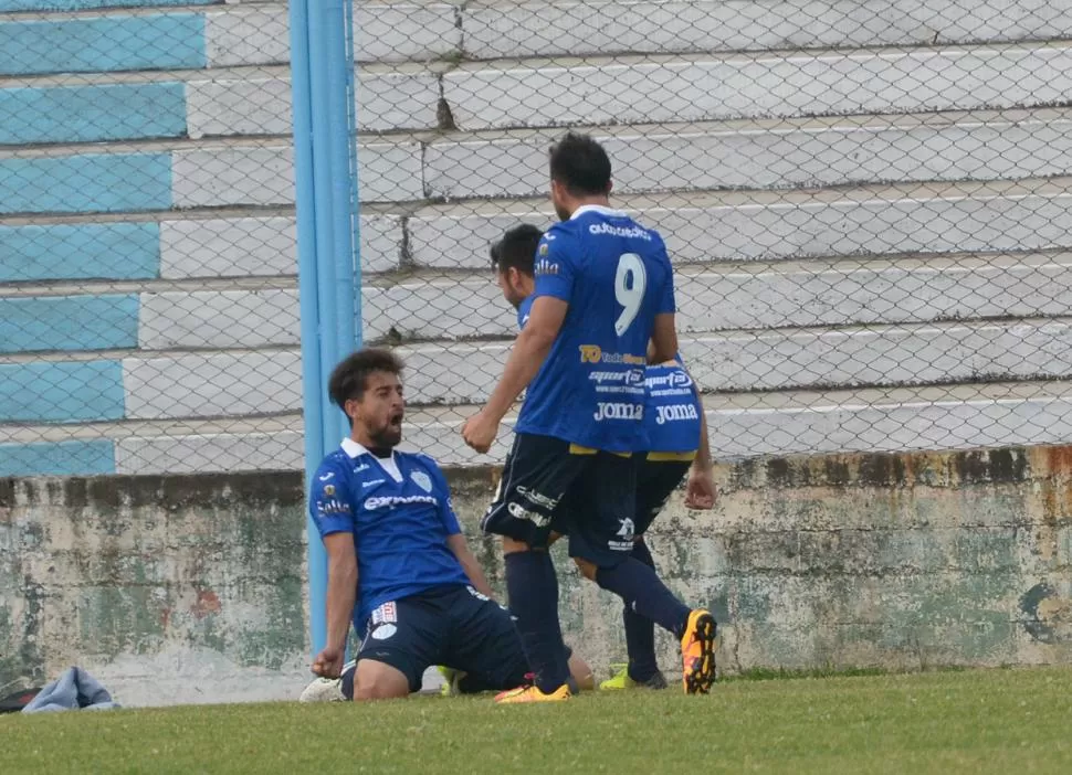 FESTEJO. Giménez acaba de concretar el gol para el triunfo de Gimnasia. foto marcelo miller