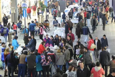 Los comercios atenderán con normalidad el feriado del sábado