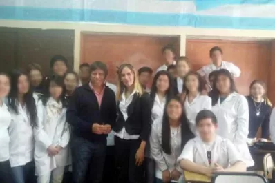 Denunciaron penalmente a la docente que invitó a Bussi a dar una charla a una escuela
