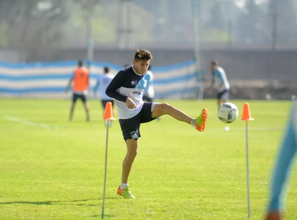 A PARAR LA PELOTA. Villalba y el resto de los “Decanos” deben reagruparse tras la derrota y pasar el mal trago ante Newell’s. la gaceta / foto franco vera (archivo)