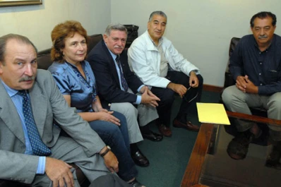 Se bajó uno de los candidatos de la interna radical