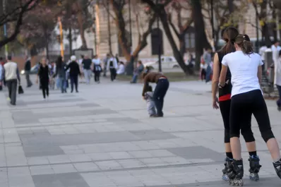 Plaza Urquiza: atraparon a un adolescente que tenía una pistola en medio de una pelea entre bandas