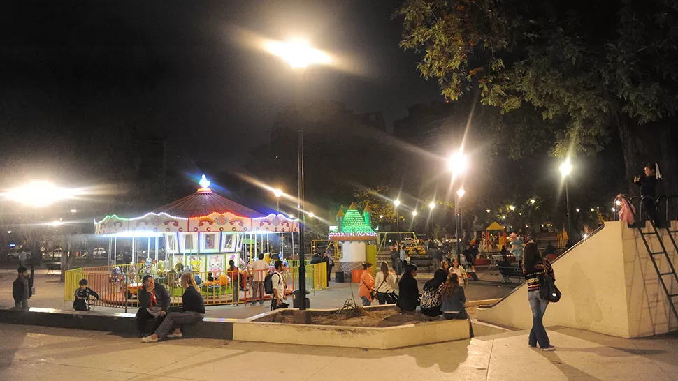 CUANDO CAE EL SOL. Los enfrentamientos entre grupos de adolescentes suelen darse por las tardes o las noches. ARCHIVO LA GACETA / FOTO DE OSVALDO RIPOLL