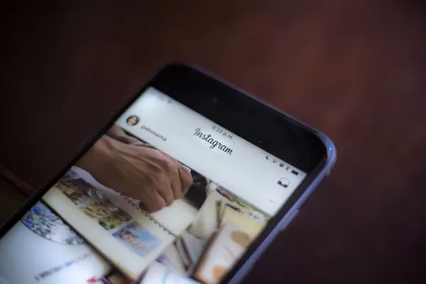 Instagram ya permite guardar fotos en un borrador