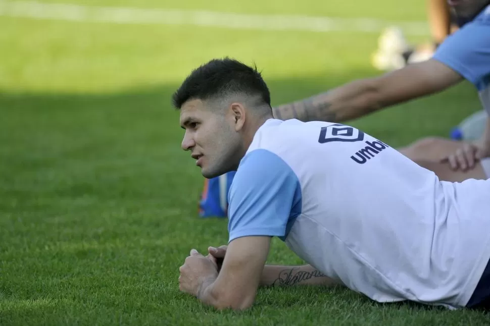 ESPERA EL LLAMADO. Barbona, que el domingo estuvo ausente con Rosales por una cuestión burocrática entre Atlético y Estudiantes, espera que el entrenador lo cite para el duelo del sábado con Newell’s. la gaceta / foto de Inés Quinteros Orio (archivo)