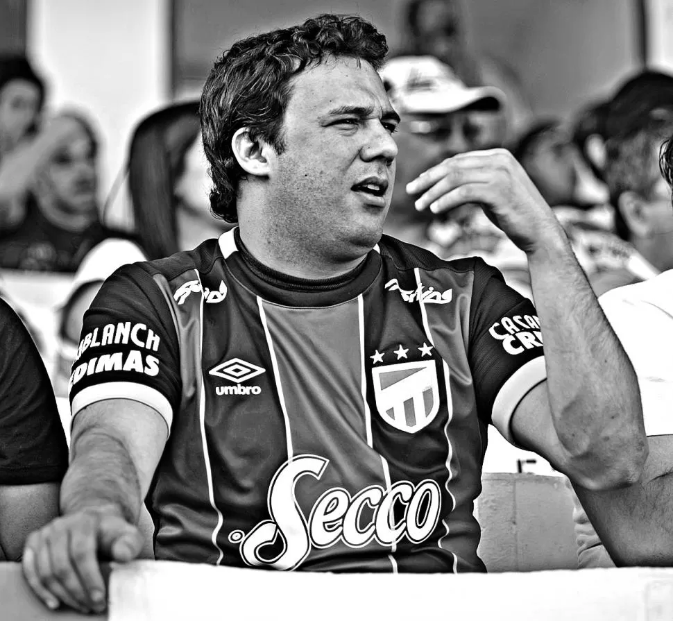 NO FALTA. Cristhian va a la cancha acompañado de su hermano Franco y de su primo Lautaro. LA GACETA / FOTO DE DIEGO ARÁOZ.-