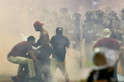 Duras protestas contra la policía en EEUU