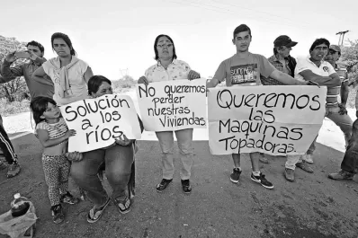 Los vecinos de Niogasta cortan la ruta para salvar su pueblo