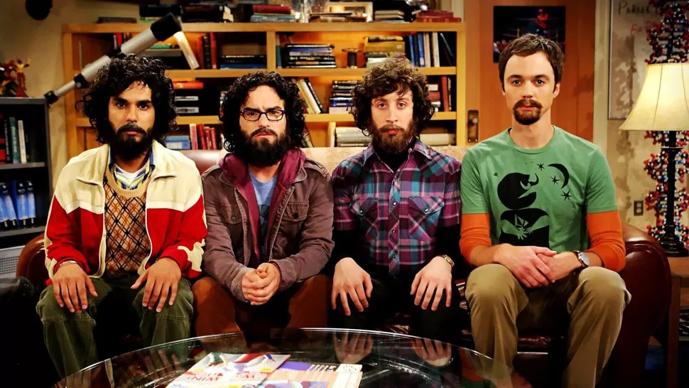 KUNAL NAYYAR, JOHNNY GALECKI, SIMON HELBERG Y JIM PARSONS. Los actores de la serie norteamericana. FOTO TOMADA DE YOUTUBE.COM