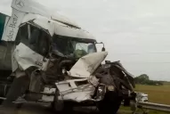 Un camión chocó con una rastra cañera en Bajo Grande