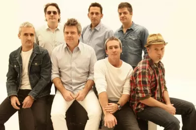 Los Pericos siguen apostando a la fusión, sin miedo al ridículo