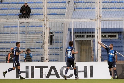Racing jugó un gran primer tiempo y liquidó a Vélez