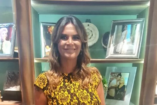 AMALIA GRANATA. La mediática y Roque en La Noche de Mirtha. FOTO TOMADA DE TWITTER @MIRTHALEGRAND