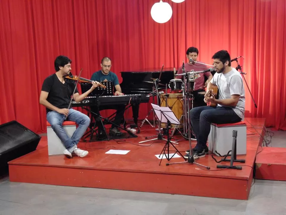 --OLLANTA GRUPO. Brindará un recital de folclore a las 22 en la Sala Orestes Caviglia.--