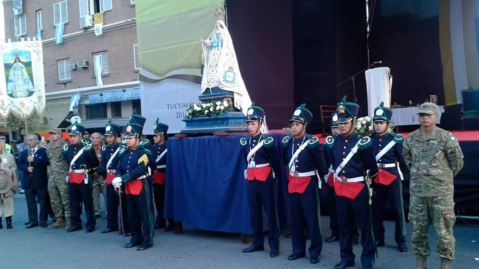 CUSTODIADA. La imagen de la Virgen de La Merced volverá a la basílica a las 21.15. LA GACETA / FOTOS DE INÉS QUINTEROS ORIO VÍA MÓVIL