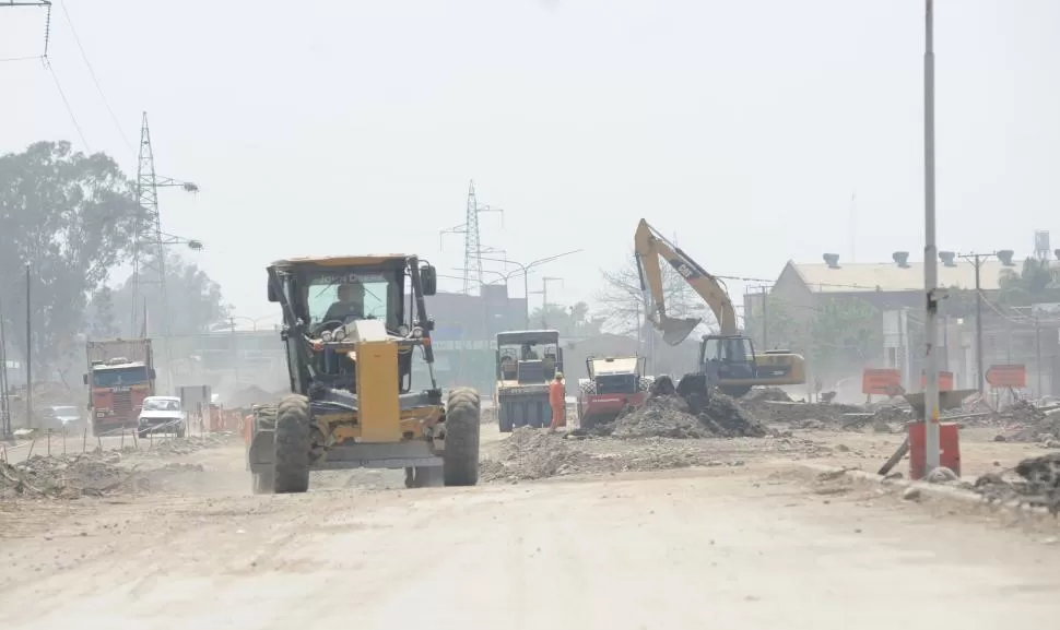 EN 2010. Maquinarias realizando parte de las obras en Concepción. la gaceta / foto de osvaldo ripoll