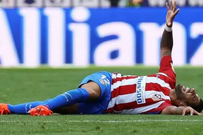 Augusto Fernández sufrió una lesión de ligamentos en la rodilla derecha