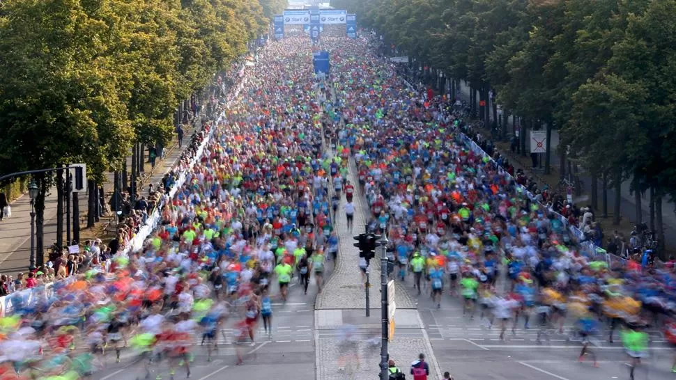 UNA MULTITUD. Hubo alrededor de 47.000 competidores que largaron la carrera. REUTER